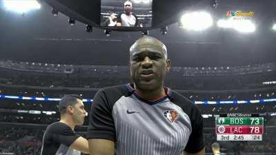 [Highlight] Referee casts a curse when he explains the call after review