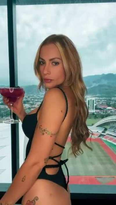 Kenia Gonzalez 🇨🇷 (@keniamusicr) [Instagram]