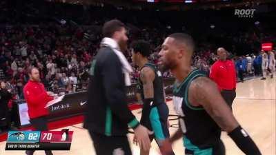 [Highlight] Dame ends the 3rd quarter by beating the buzzer with the three