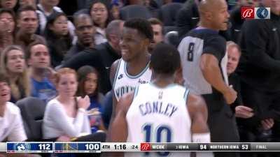 [Highlight] Anthony Edwards calls game against the GSW. 6 in a row for the Wolves!