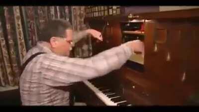 Demonstrating one of the last surviving American Fotoplayers (1916)