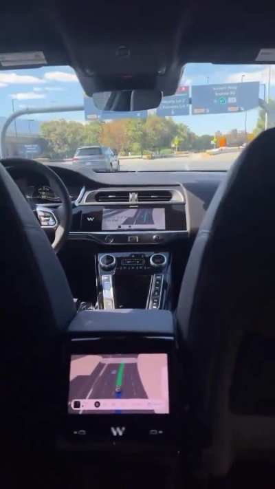 Waymo Curbside Drop Off at San Jose Airport