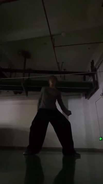 251025 Zhao Guangxu Instagram Update: 'Chains' Dance Challenge