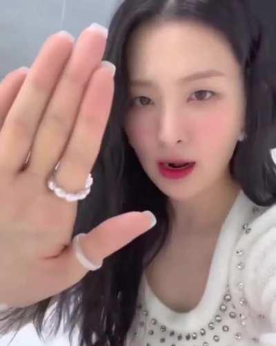 Seulgi aggressive aegyo