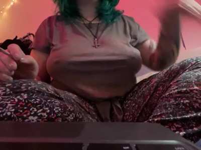 Big bouncing tits while smoking and watching porn 🤤😵‍💫🤭