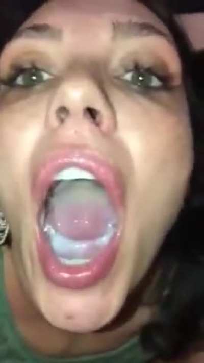 She Loves to Swallowing