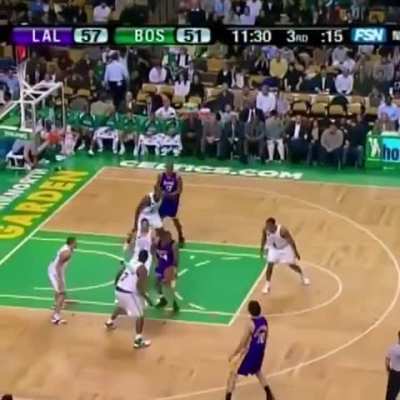 Kobe Bryant lighting up the Boston Garden with a 43-point performance in 2007 🔥