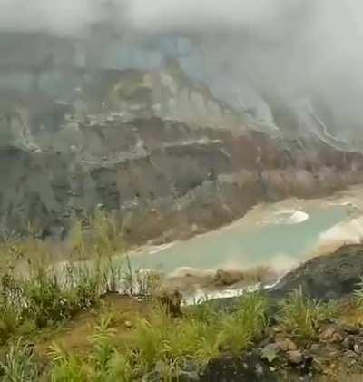 Giant landslide makes lake disappear