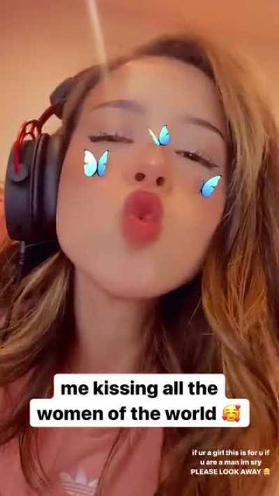 Pokimane wants to kiss you 🥵