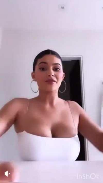 Kylie Jenner’s Busty Double D’s