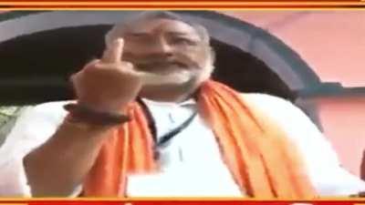 netaji voting ke baad janta ko ashleel ishare krte hue//