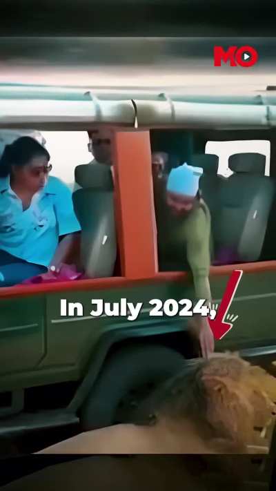 This passenger was left disappointed—not by the flight, but by what followed. After a smooth journey from London to Saudi, his next leg to Delhi brought an unpleasant surprise: littered aisles and a clear disregard for shared spaces.