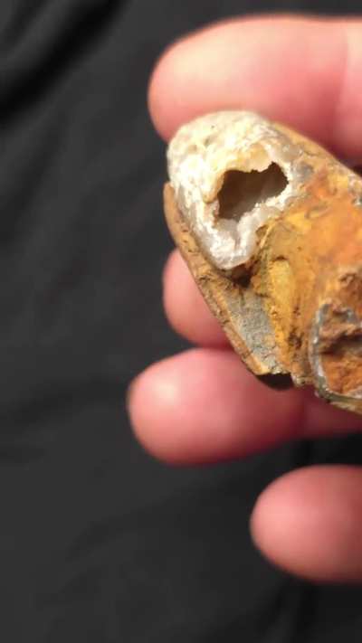 Agate with quartz druzy from Murdock beach, Washington