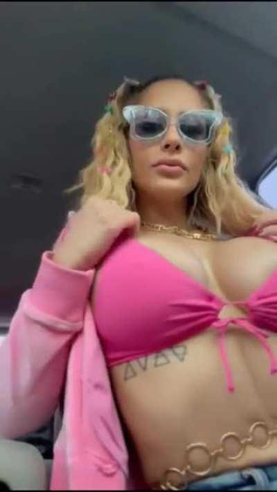 Kenia Gonzalez (keniamusicr)