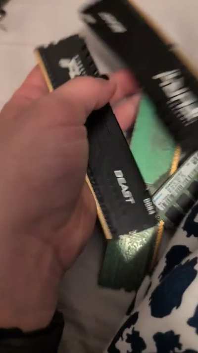 SNIFF SNIFF... THATS 32 GB OF PURE RAM
