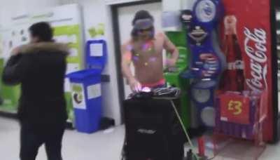 I used to like this video like 7 years ago but now I only see main character energy.