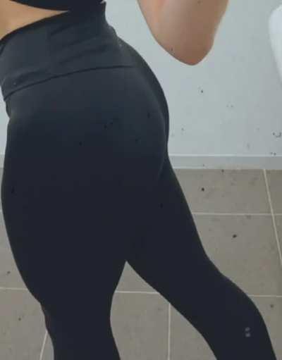 [F] mind if the squats today are on yor face?