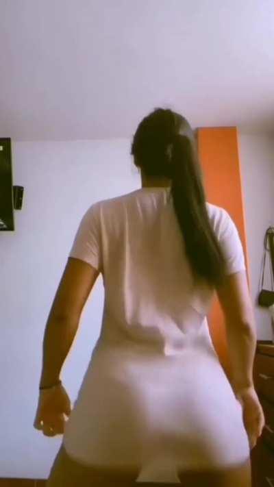 What a Sexy ASS ! She has Anybody know her