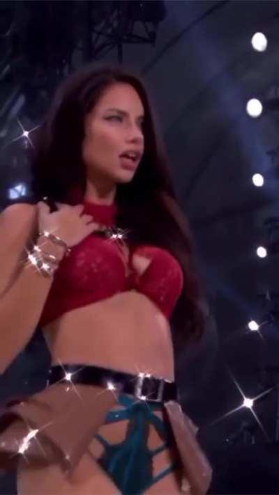 Adriana Lima - VSFS Runway Vertical Edit
