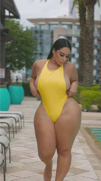 Selene (@selenecastle)