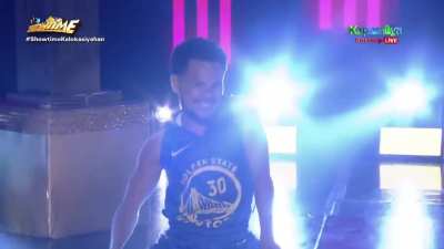 Curry doing side quests