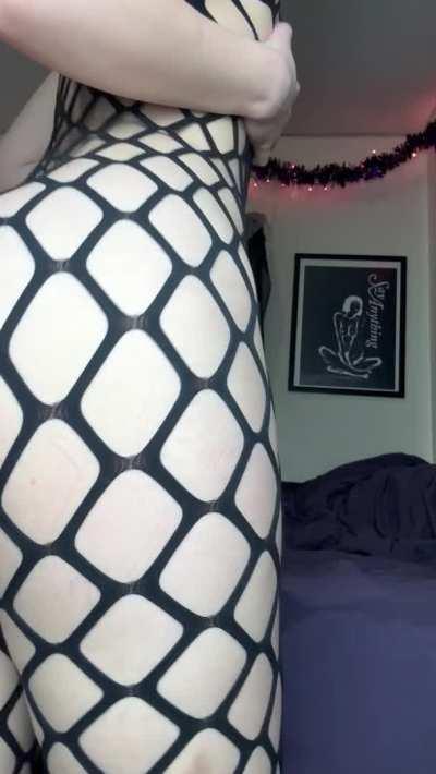 I wear this under my clothes on the first date with the hope of it ending with a thick creampie