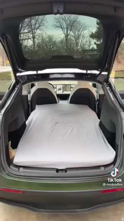 Here's how u sleep in a Tesla