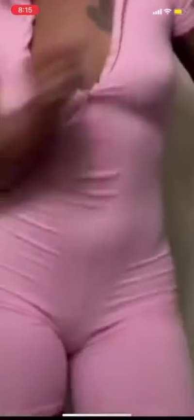 looks😍 and wet💦