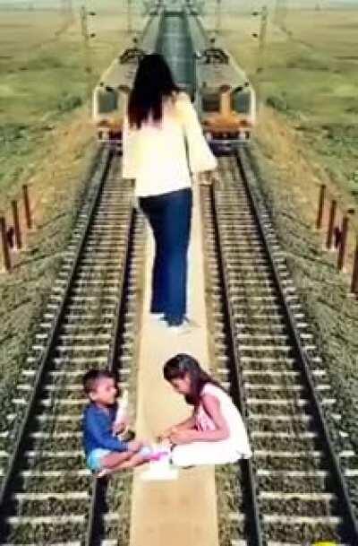 Американская Wonder Woman нервно курит в углу.