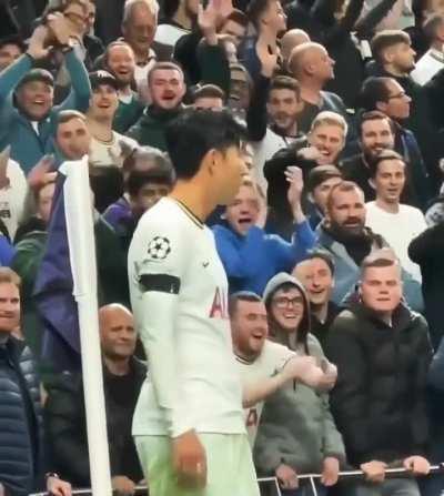 Why do straight men always demean fangirls & pop culture when they act like this at soccer games? 🤣