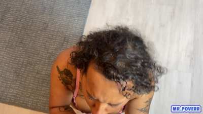 She Knows How To Make Me Happy