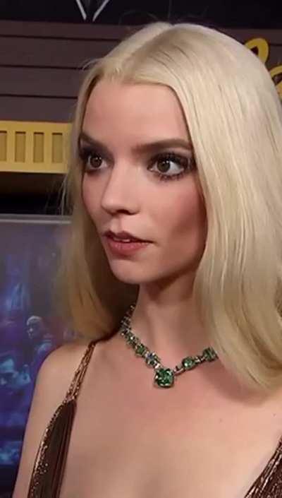 Just wanna bust all over Anya Taylor-Joy’s pretty face. 😏