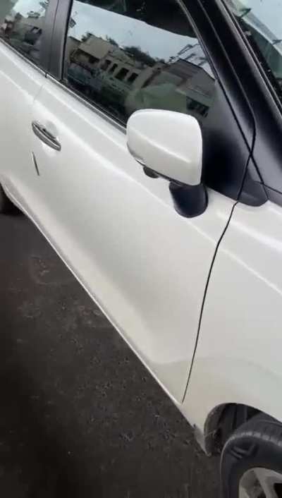 Huge concrete block fell on a car from Flyover construction 