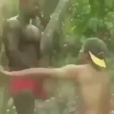 O SACI DE DUAS PERNAS