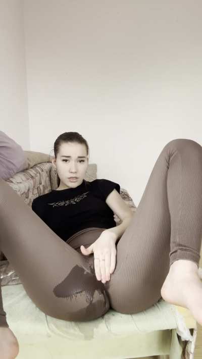 Dirty piss pours out in waves, completely soaking her thighs