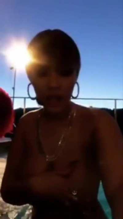 ❄$N00WW❄ & Fr13nds in the p00l