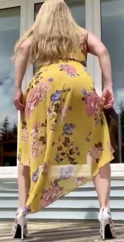 What to wear under a yellow dress☺️😘💋[F][OC]