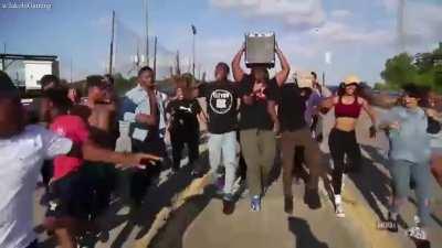 everyone on the discord when Pick it up starts playing