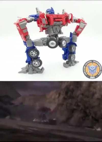 I didn’t know Optimus was also a dumptruck 😳