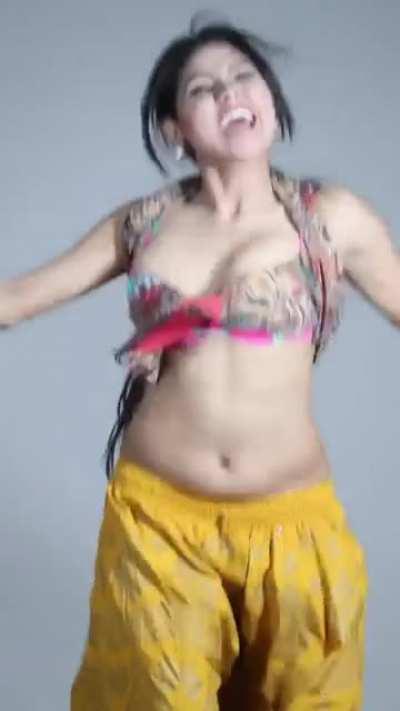 Slipping something off....👀