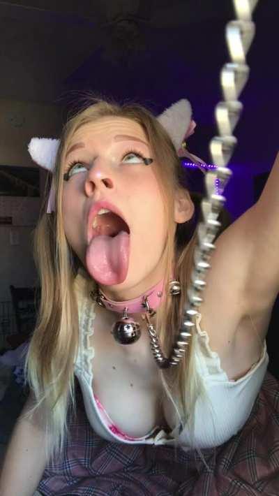 Again but I want you to pull my leash 🥰