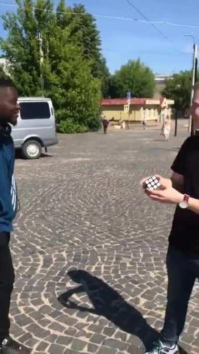 Inexplicable Rubik’s cube solution with the wave of the hand