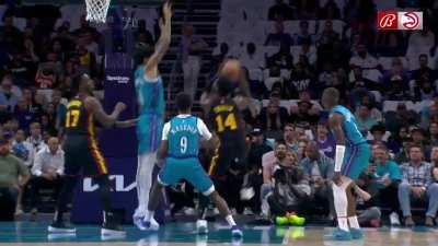 [Highlight] AJ Griffin puts Maledon in the spin cycle and sinks the layup