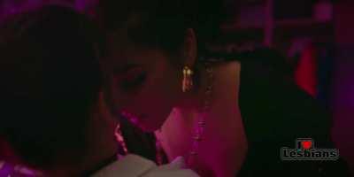 Martina Cariddi & Claudia Salas (Elite - s04e03 - Scene #2)