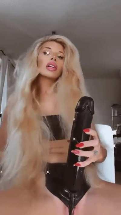 If you behave, i might let you have a taste 👄👅💦