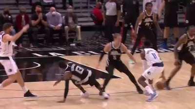 [Highlight] Kawhi Leonard rips the ball clean from Tim Hardaway Jr.