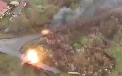 Drone footage of the failed Russian assault that took place in the Pogrebki area of ​​the Kursk region on November 7, 2024 (music from the source)