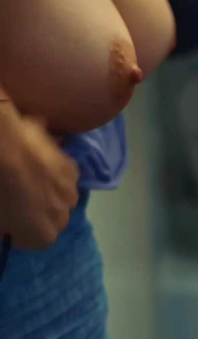 Do Sydney Sweeneys tits make anyone else feel super bi?