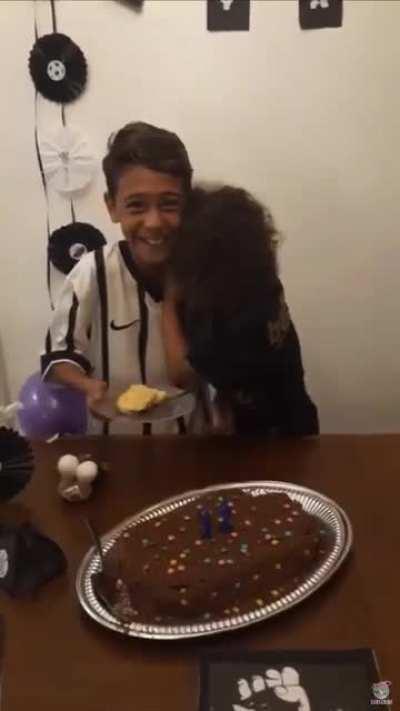 Brazilian tradition says the first slice of your birthday cake goes to the person you love me most, he gave it to his little brother