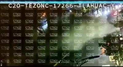 Momento del desplome del puente de la Línea 12